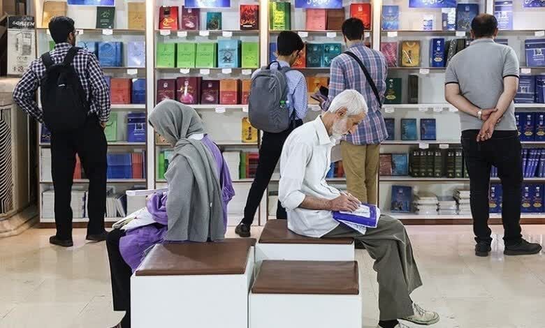 استقبال از آثار استاد شهید مطهری در سی و پنجمین نمایشگاه بین المللی کتاب تهران (7)