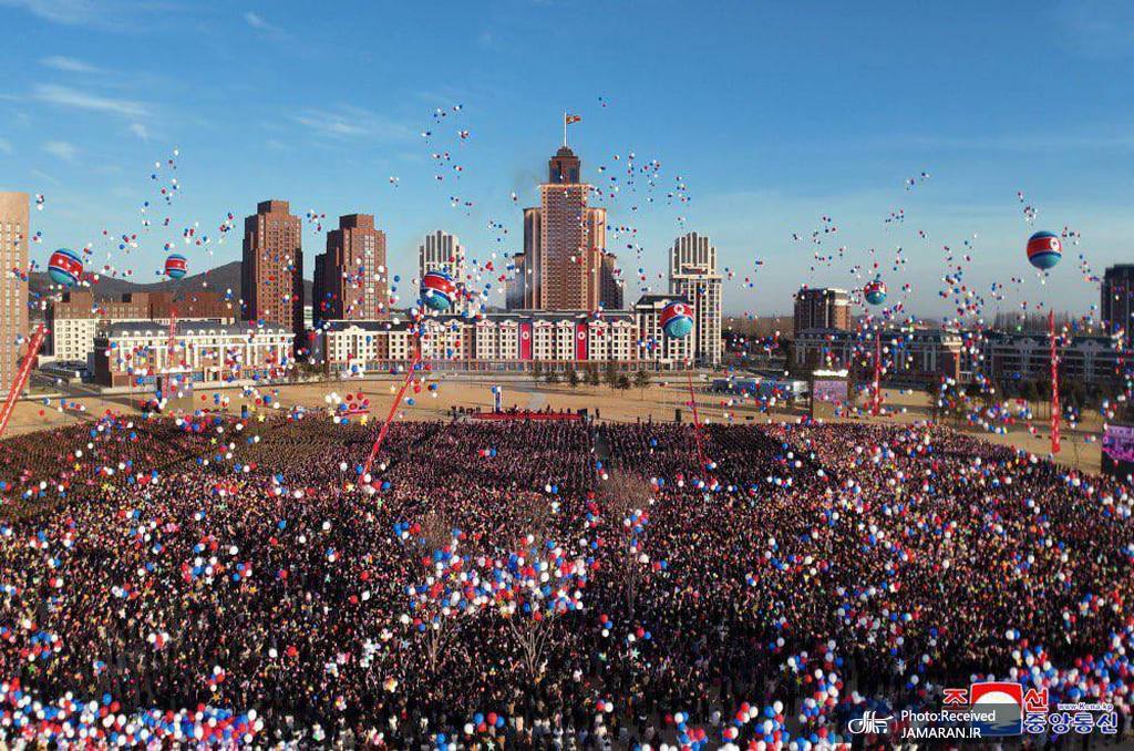 رهبر کره شمالی به خانواده‌های سربازان کشته شده خانه داد  (4)