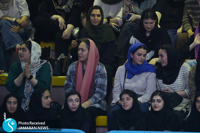 تماشاگران زن والیبال