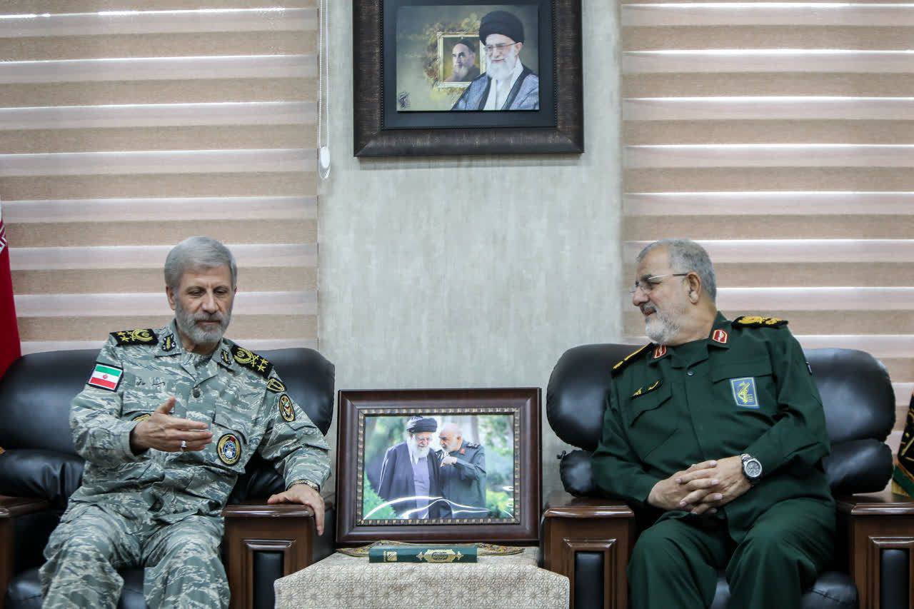 دیدار فرمانده کل ارتش با فرمانده کل سپاه (5)