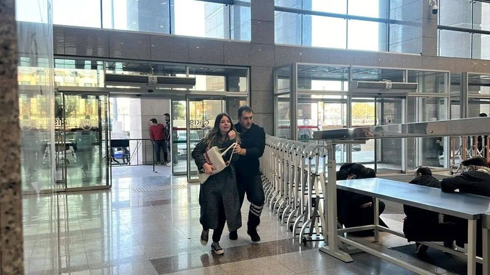 حمله یک زن و مرد به دادگاهی در استانبول ترکیه (1)