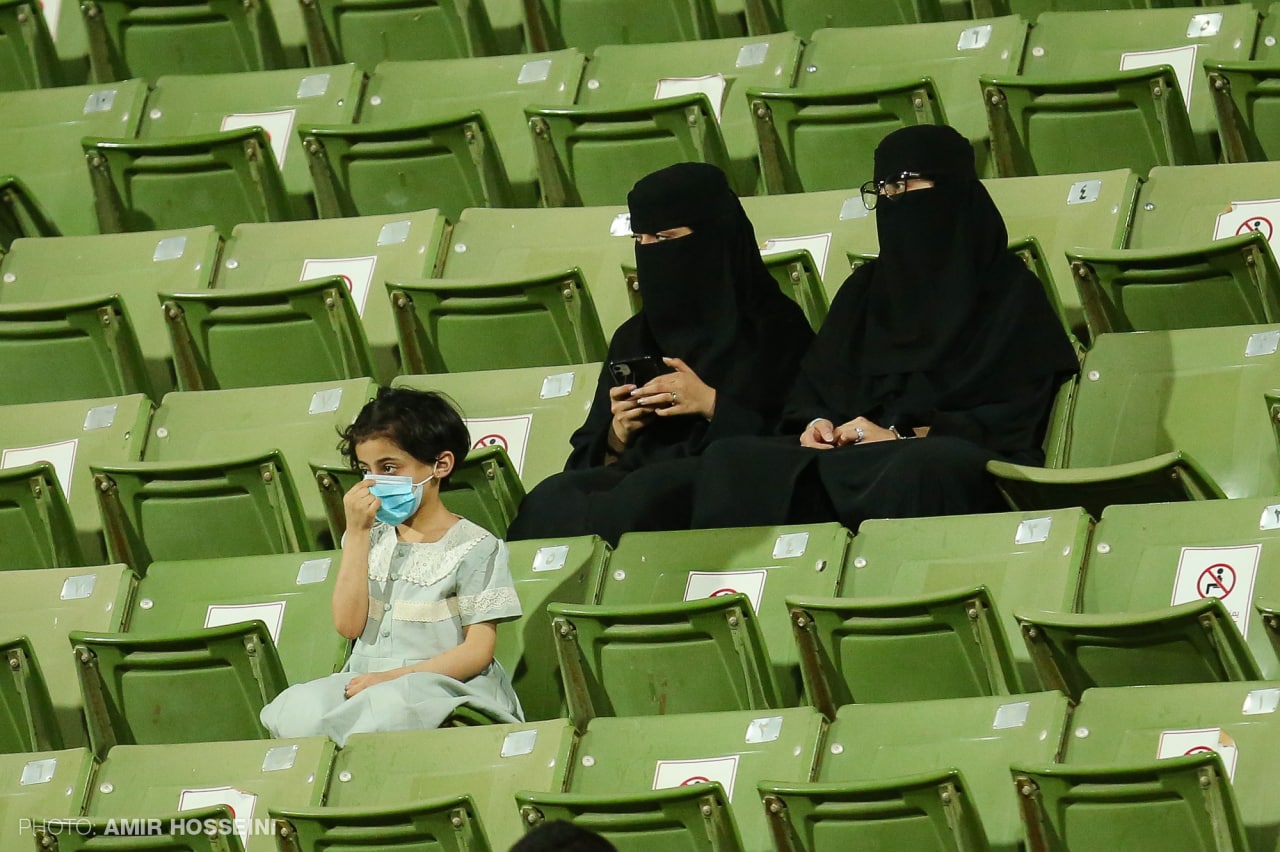 زنان عربستانی در استادیوم فوتبال