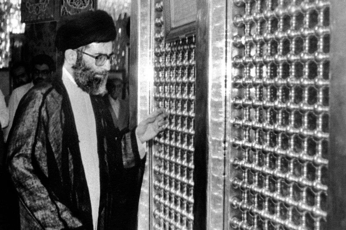 رهبر شهید انقلاب در حرم حضرت زینب(س)