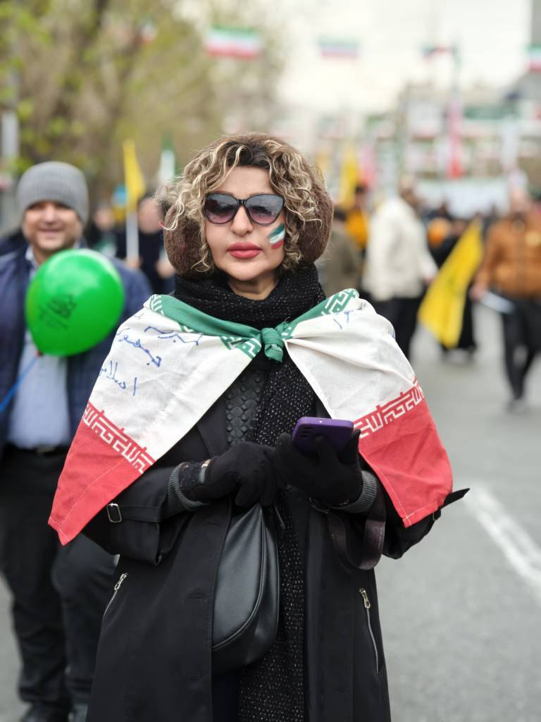  حضور اقشار مختلف مردم در راهپیمایی ۲۲ بهمن ۱۴۰۴ (5)