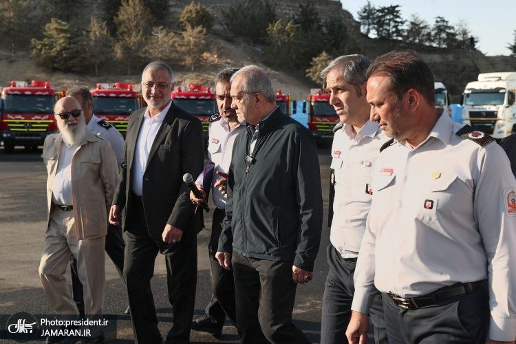 پزشکیان لباس آتش‌نشانی پوشید (7)