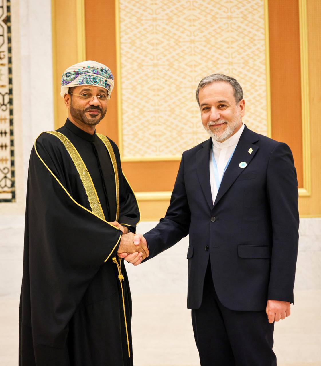 عراقچی با وزیر خارجه عمان دیدار کرد