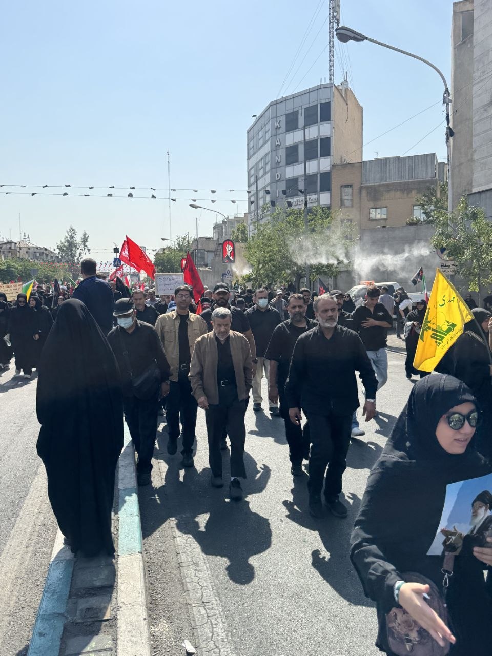 حضور محمود احمدی نژاد در مراسم تشییع رهبر شهید انقلاب (1)