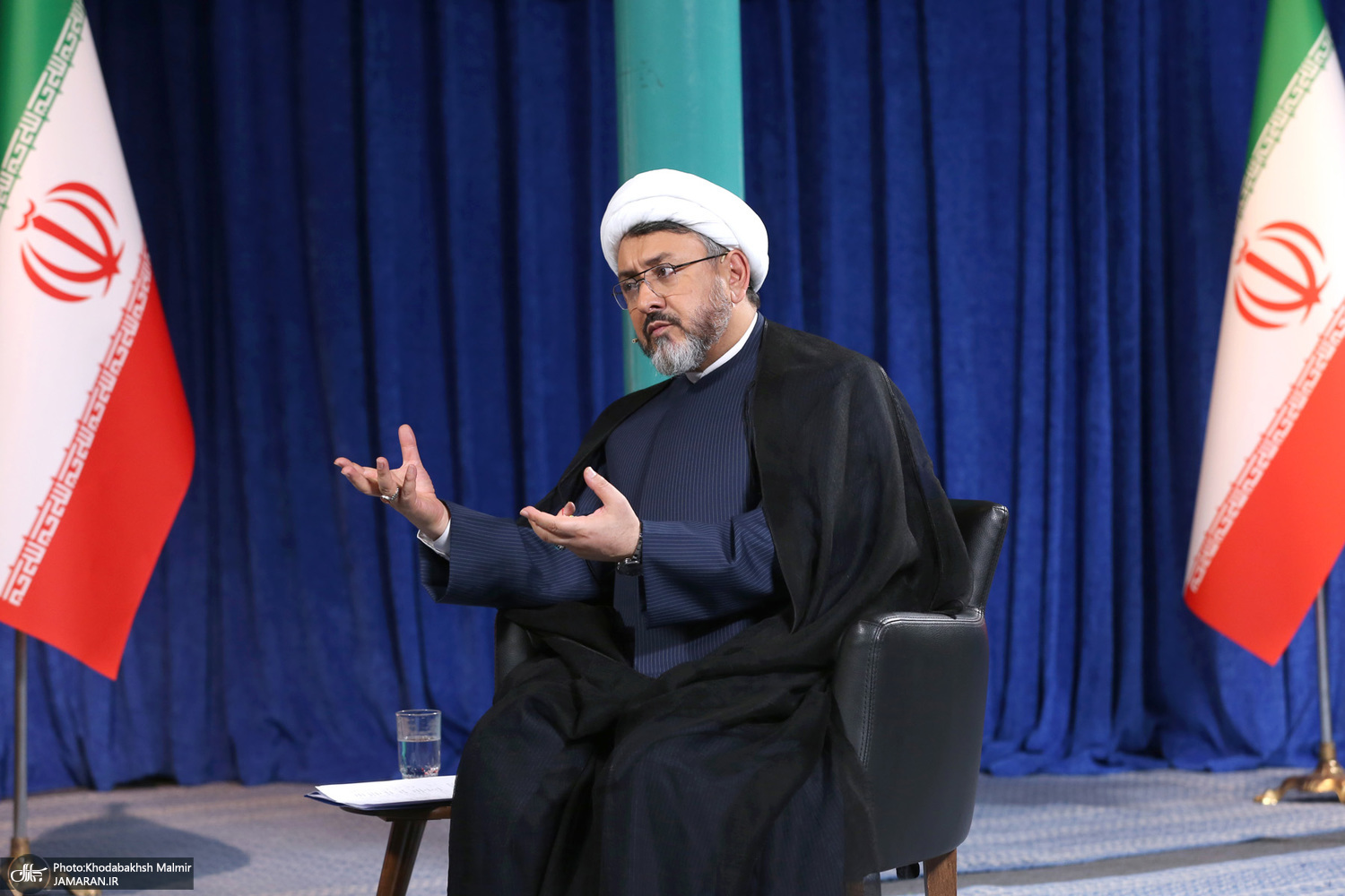 گفتگو با رئیس موسسه تنظیم و نشر آثار امام خمینی (س) در حسینیه جماران