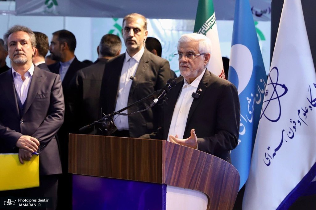 بازدید عارف از نمایشگاه ایران 4