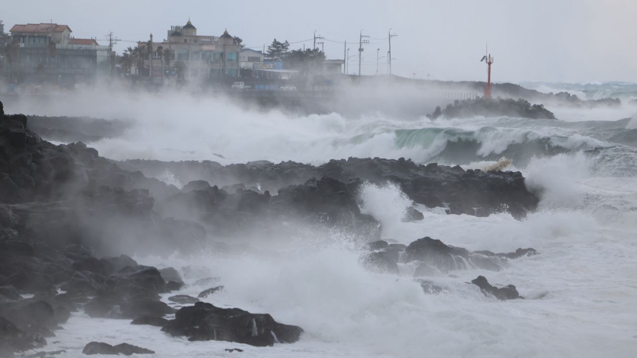 230124223032-01-jeju-island-storm-012423