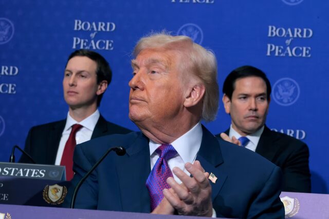 دونالد ترامپ به همراه مارکو روبیو و جارد کوشنر در نشست شورای صلح غزه
