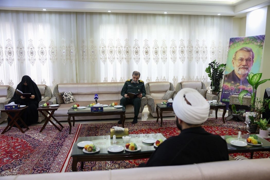 دیدار محسن رضایی با خانواده شهید لاریجانی  (2)