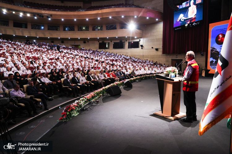 پزشکیان لباس آتش‌نشانی پوشید (3)