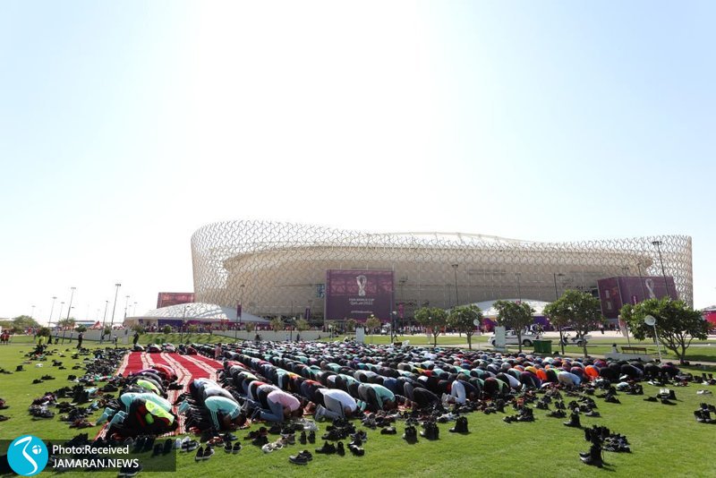 نماز خواندن در حاشیه جام جهانی