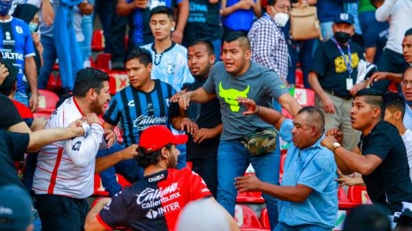 درگیری هواداران در لیگ مکزیک