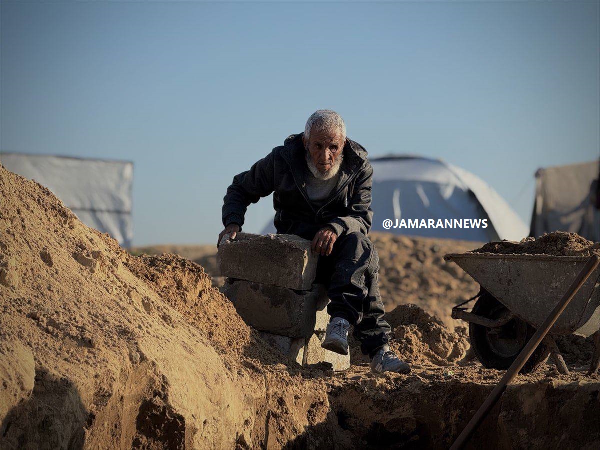 این پیرمرد فلسطینی ۱۸۰۰۰ شهید را به خاک سپرده است (1)