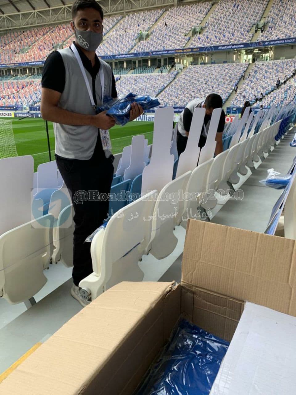 تقسیم بندی ۵۰۰ تیشرت قرمز و ۵۰۰ تیشرت آبی در فینال لیگ قهرمانان آسیا