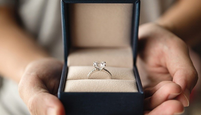 خانواده عروس در بله برون به داماد چی هدیه بدن (1)