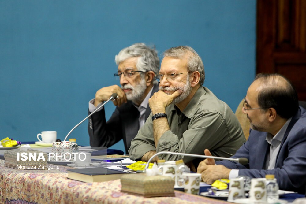تیپ غیررسمی لاریجانی در جلسه شورای عالی انقلاب فرهنگی (4)