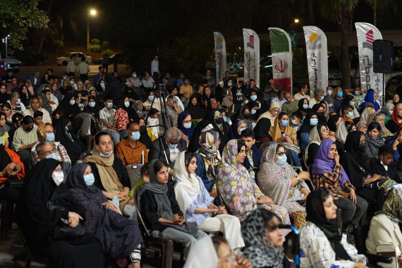 حضور معلولان در کنار کارکنان المهدی (1)