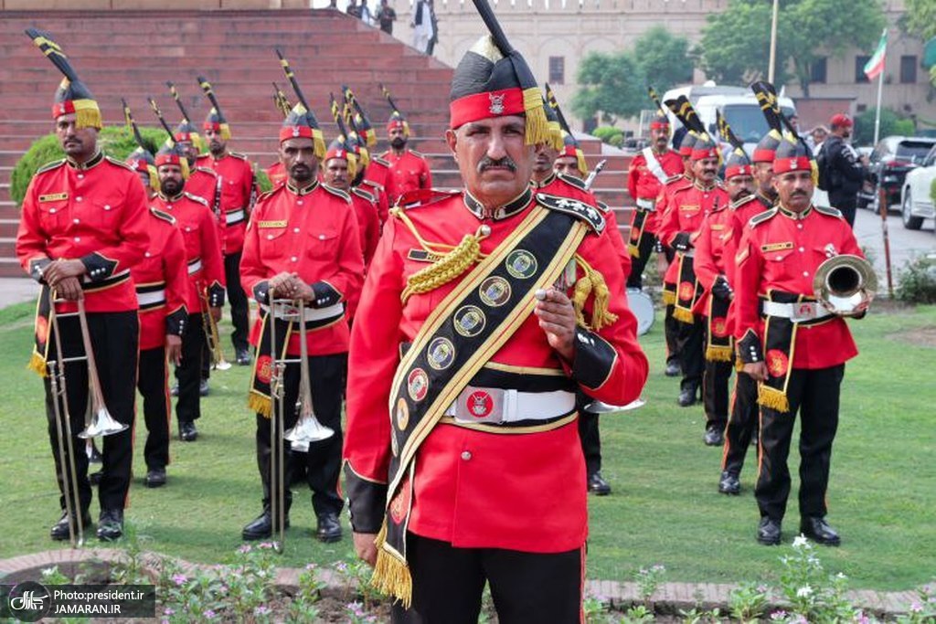 حضور رئیسجمهور پزشکیان در آرامگاه اقبال لاهوری (3)