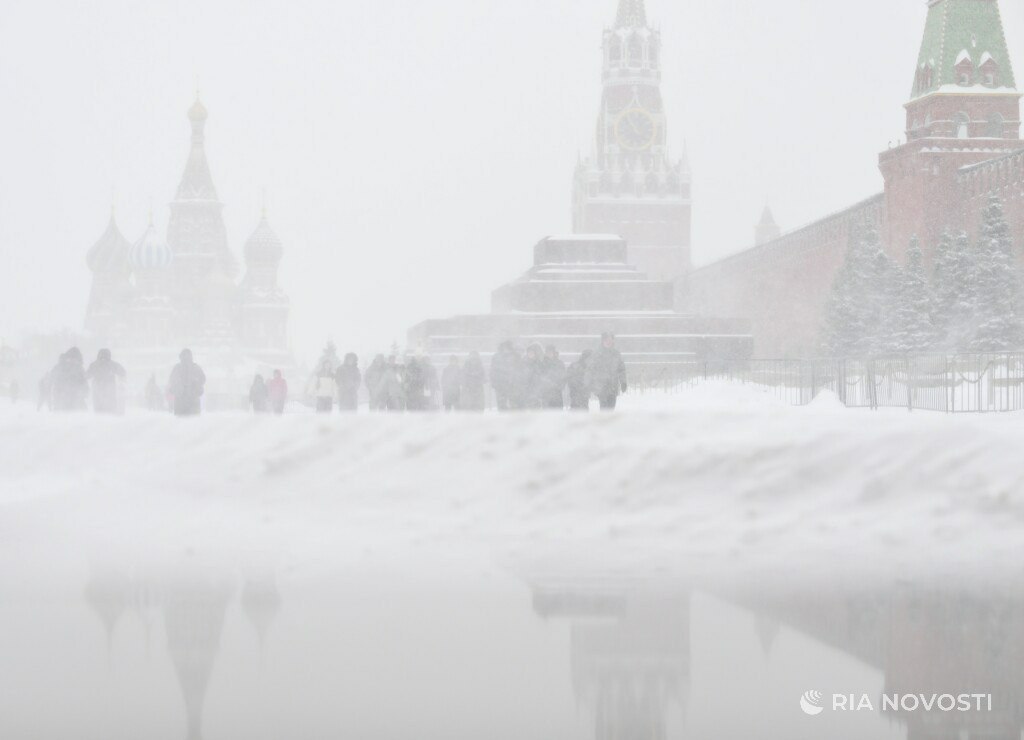 بارش برف سنگین در مسکو  و لغو 19 پروازها  (3)