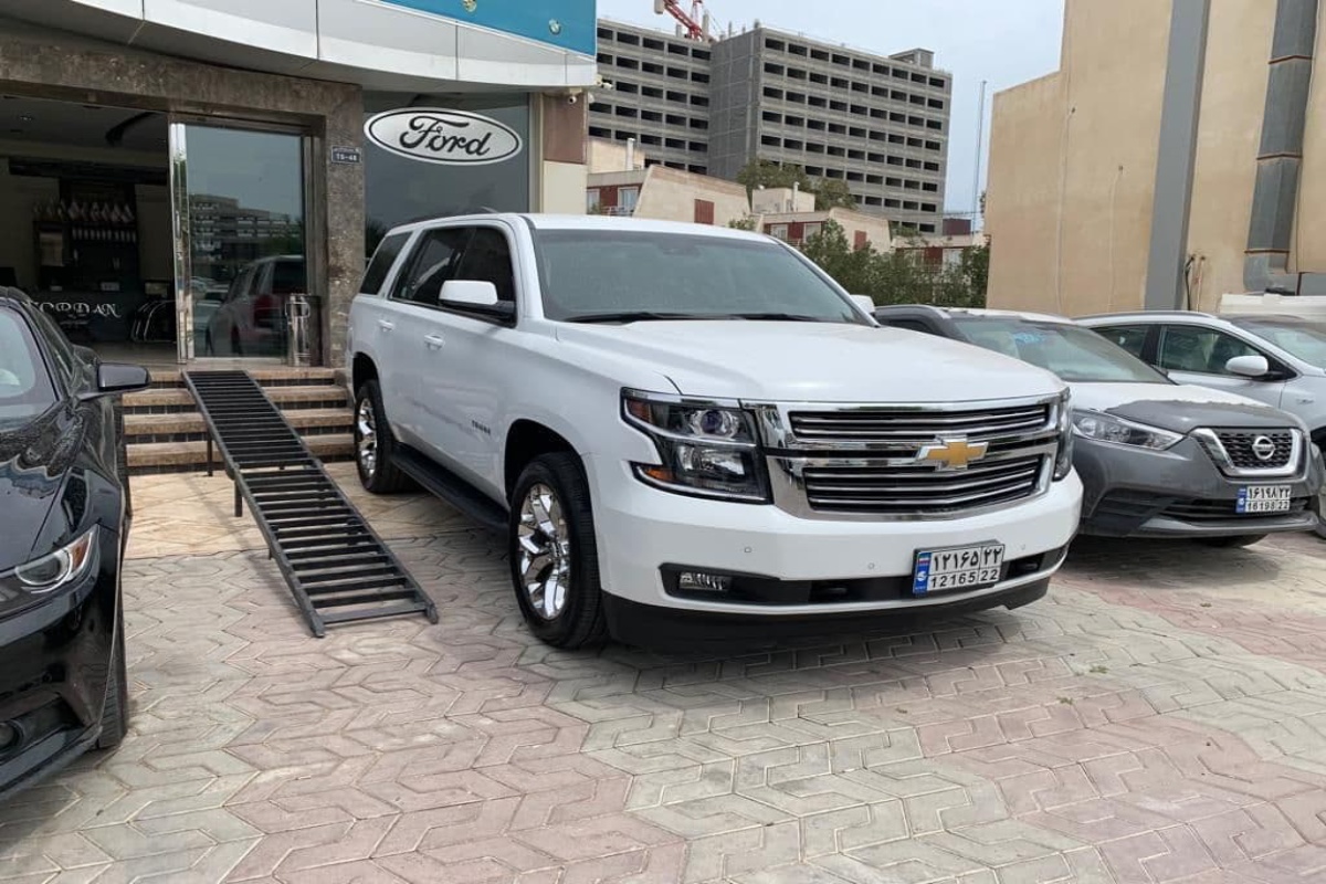 لذت سواری با خودروهای لوکس با اجاره ماشین در تور کیش (3)