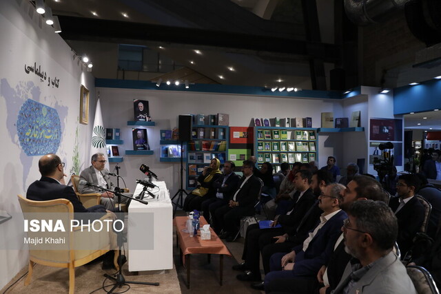 حضور معاون وزیر خارجه ایران در نمایشگاه کتاب تهران