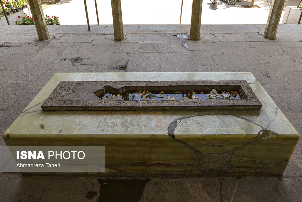 آرامگاه استاد فرشچیان