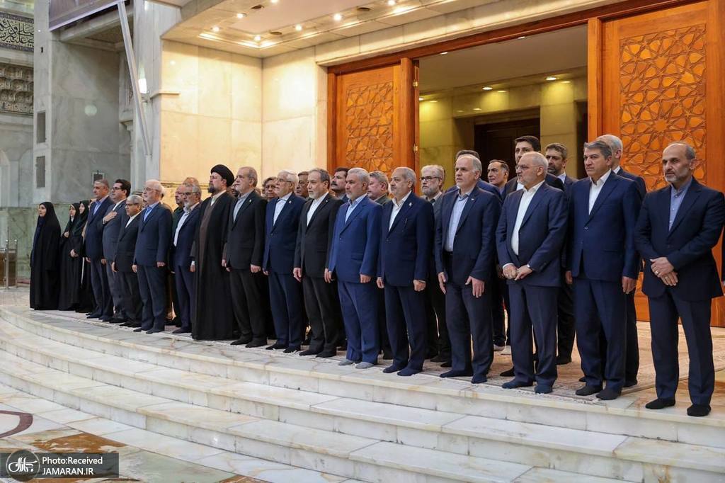 تجدید میثاق رئیسجمهور پزشکیان با آرمانهای امام خمینی (س) در نخستین روز هفته دولت (1)