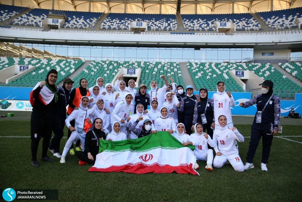 خوشحالی تیم ملی فوتبال زنان ایران بعد از صعود تاریخی