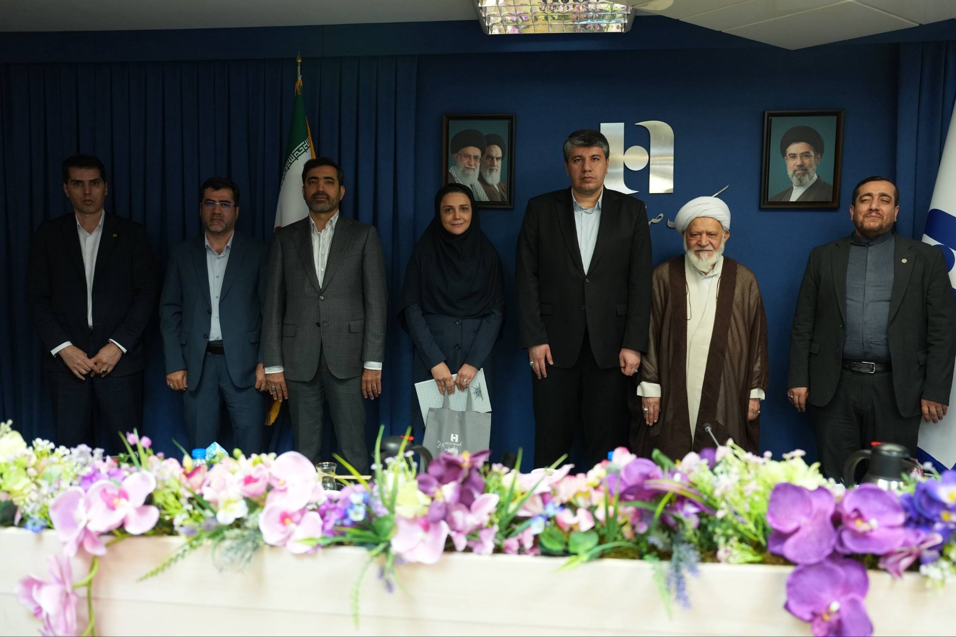 2رئیس شورای فقهی بانک مرکزی از بانک صادرات ایران به دلیل رعایت اصول اسلامی در فرآیندهای بانکی