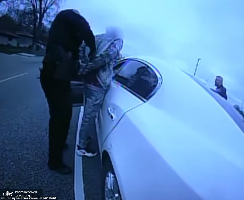 41665910-9464317-Police_body_cam_footage_of_the_fatal_incident_showed_three_offic-a-41_1618278482677