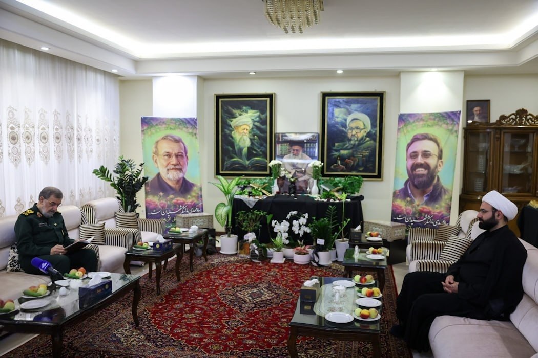 دیدار محسن رضایی با خانواده شهید لاریجانی  (3)