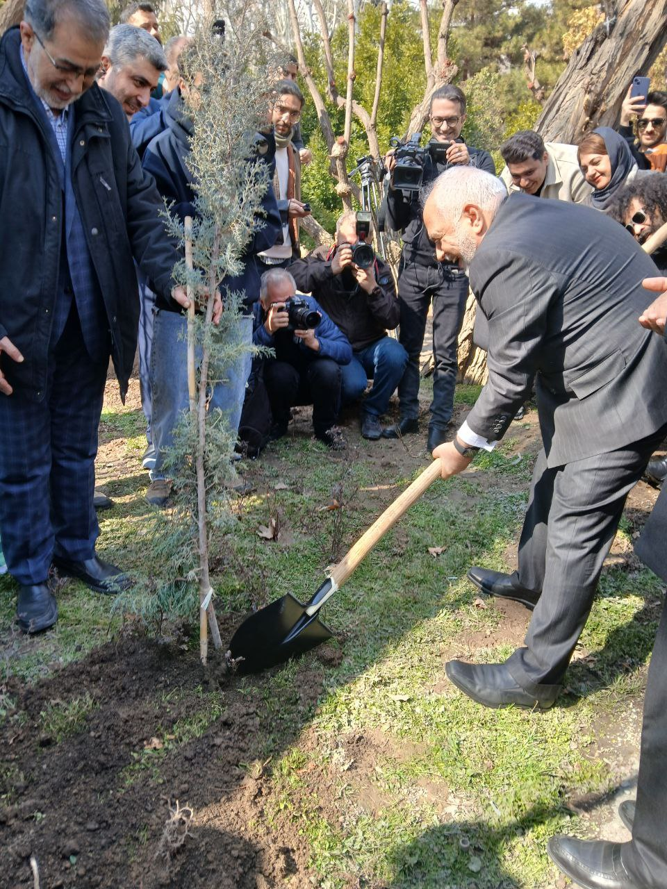 ظریف مراسم افتتاحیه نهمین جشنواره فجر صنایع دستی «سرو سیمین»