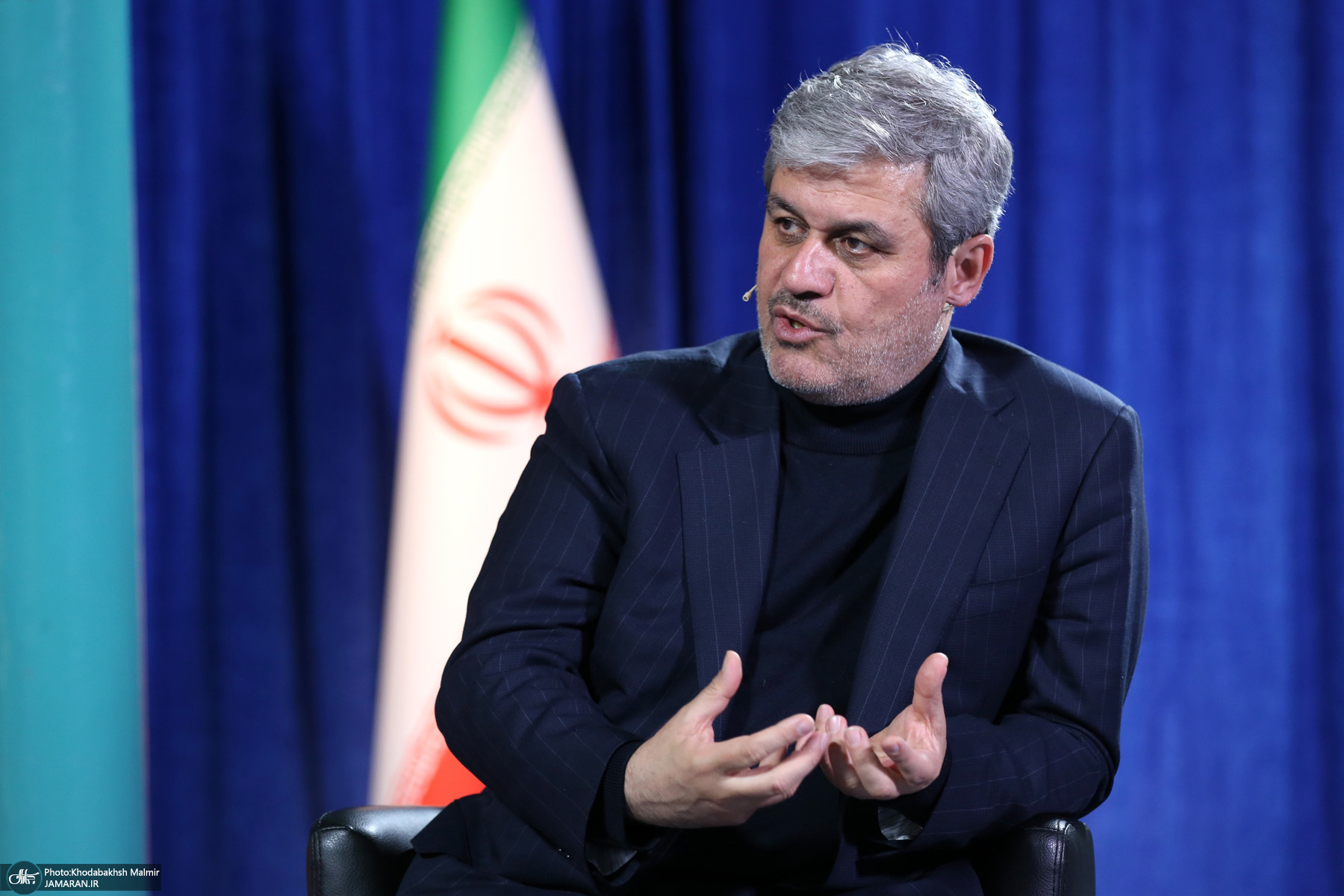 گفتگو حضور با تاجگردون