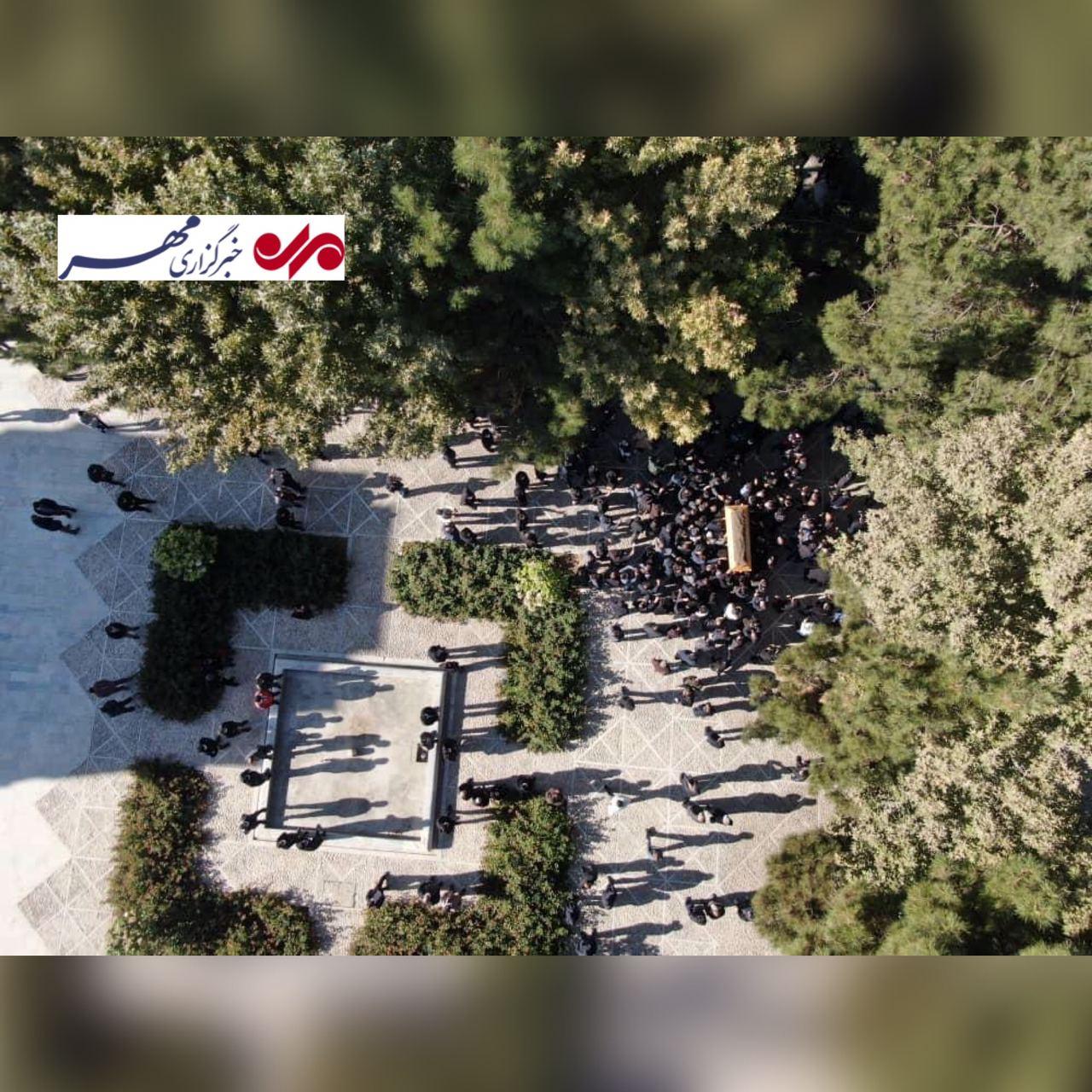 تصاویر هوایی از مراسم تدفین مرحوم شجریان