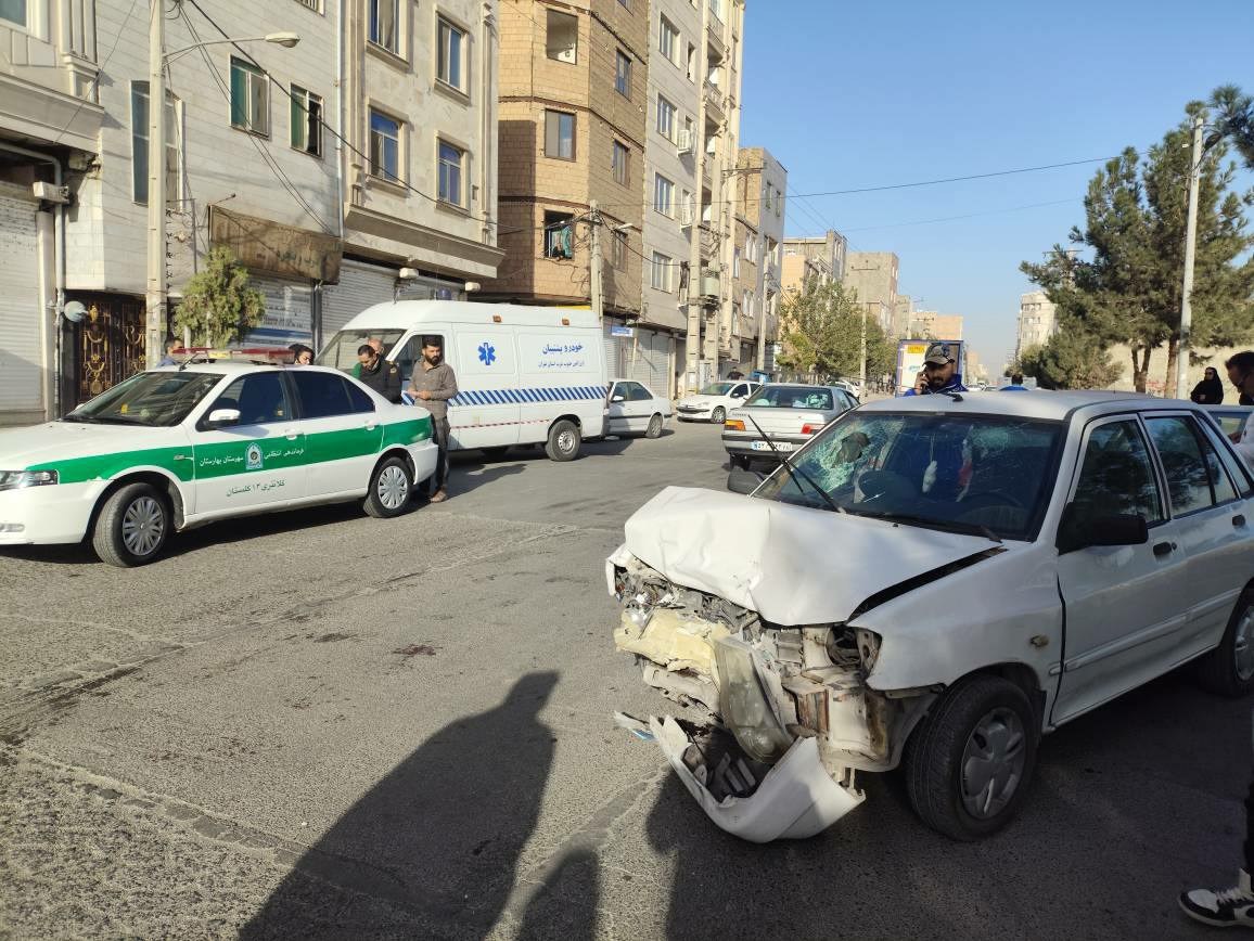 مصدومیت ۱۵ دانش آموز در تصادف ۳ سرویس مدارس (3)