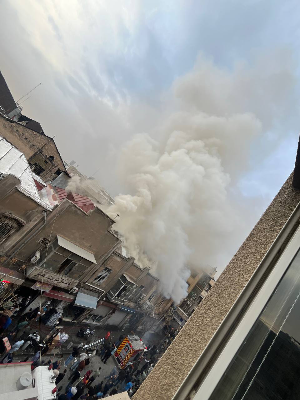 حریق در انبار لوازم الکترونیکی در لالهزار (1)