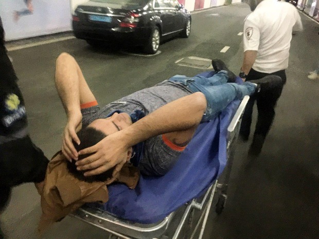 حمله عصبی به هوادار استقلال + عکس
