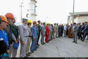بازدیدهای آیت‌الله هاشمی رفسنجانی از پروژه‌های نفت و پتروشیمی در جزیره خارک