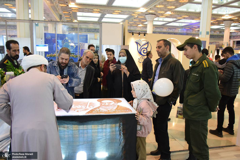غرفه موسسه تنظیم و نشر آثار امام خمینی (س) در سی و سومین نمایشگاه بین المللی قرآن کریم-3