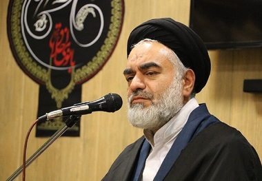 امام جمعه موقت اصفهان: خبرگان رهبری در کمیسیونی محرمانه سه نفر را شناسایی و اولویت‌بندی کرده‌اند/  به لطف الهی رهبر انقلاب در سلامتی کامل به سر می‌برند