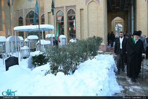 حضور رهبر معظم انقلاب در مرقد مطهر امام راحل و گلزار شهدای بهشت زهرا(س)