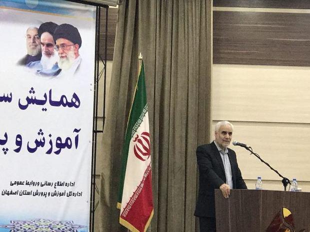 استاندار اصفهان: نباید هیچ مدرسه کانکسی و آفتابی در استان وجود داشته باشد