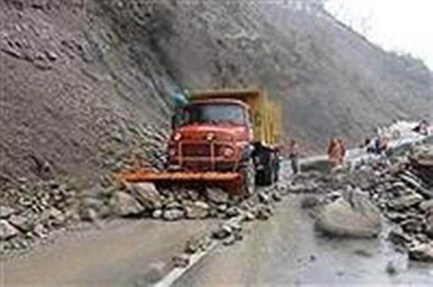 جاده پلدختر - خرم آباد در 2 نقطه مسدود شد