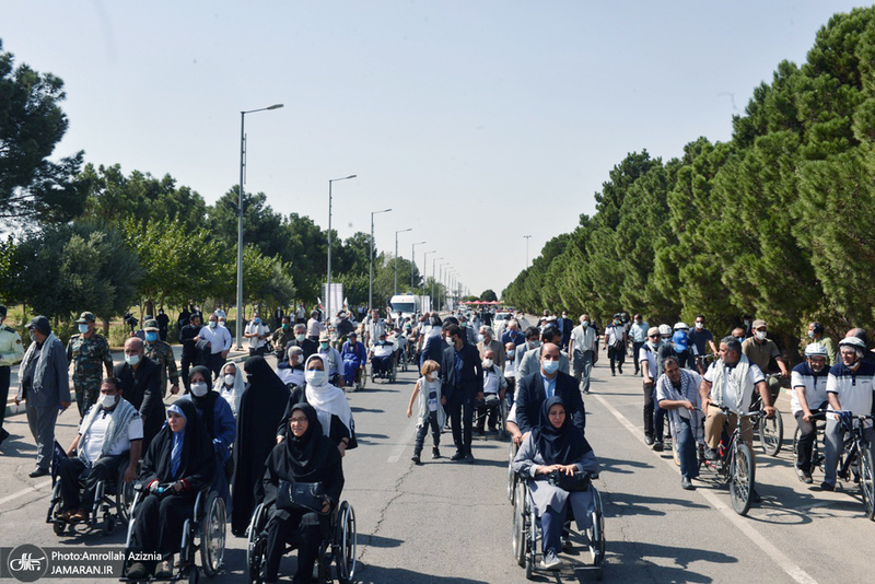 تجدید میثاق جمعی از خانواده های معظم شهدا، جانبازان، ایثار گران و رئیس و کارکنان بنیاد شهید با آرمان های حضرت امام(س)