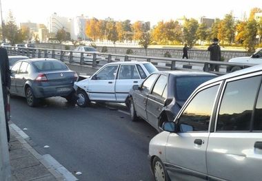 تصادف زنجیره‌ای در بزرگراه اقارب‌پرست اصفهان ۱۵ مصدوم داشت