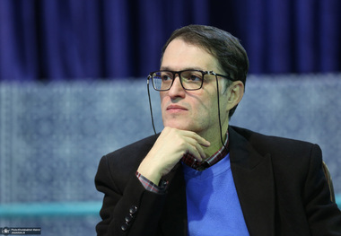 قوچانی درباره حمله قالیباف به روحانی و ظریف: ظاهرا خاطره گاز انبر و لوله کردن از ذهن آقای قالیباف خارج نشده است! هرگز حرمت هیچ رئیس جمهوری در مجلس چنین شکسته نشد/ قالیباف روزی نماد تکنوکراسی حزب اللهی بود و حال در گذار به جبهه پایداری است و این تراژدی است