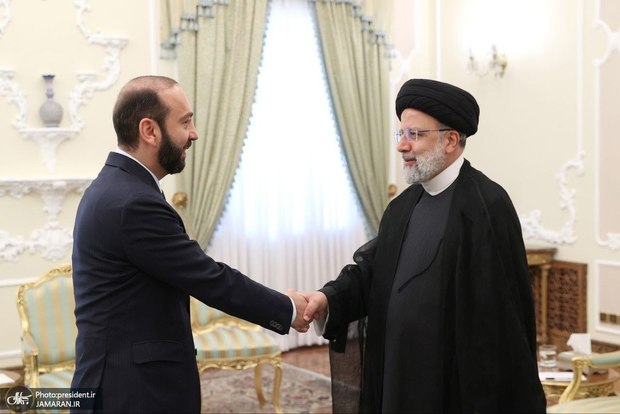 رئیسی به وزیر خارجه ارمنستان: ایران هیچ‌گونه تغییر ژئوپلتیک و جابه‌جایی مرزهای کشورهای منطقه را نمی‌پذیرد/ از حق حاکمیت و تمامیت ارضی تمام کشورهای منطقه حمایت می‌کنیم